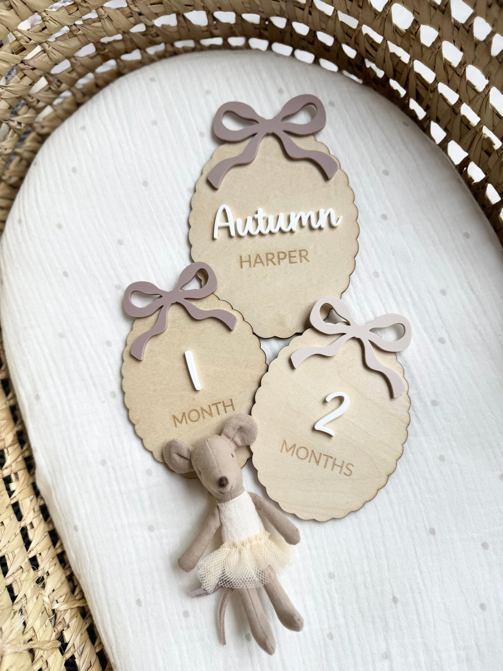 Bow / scalloped name wooden plaque image 1