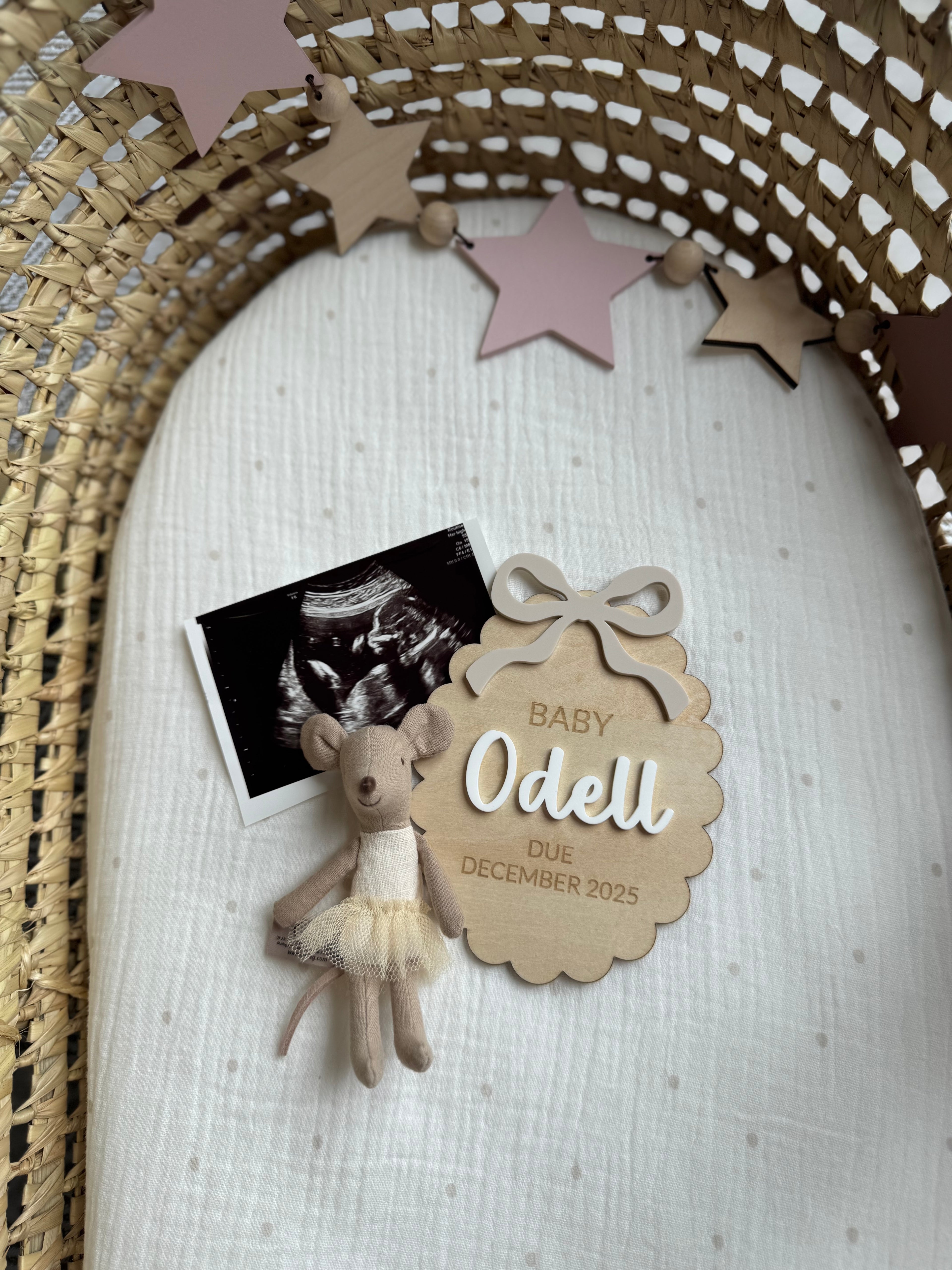 Bow / scalloped pregnancy announcement wooden plaque image 0