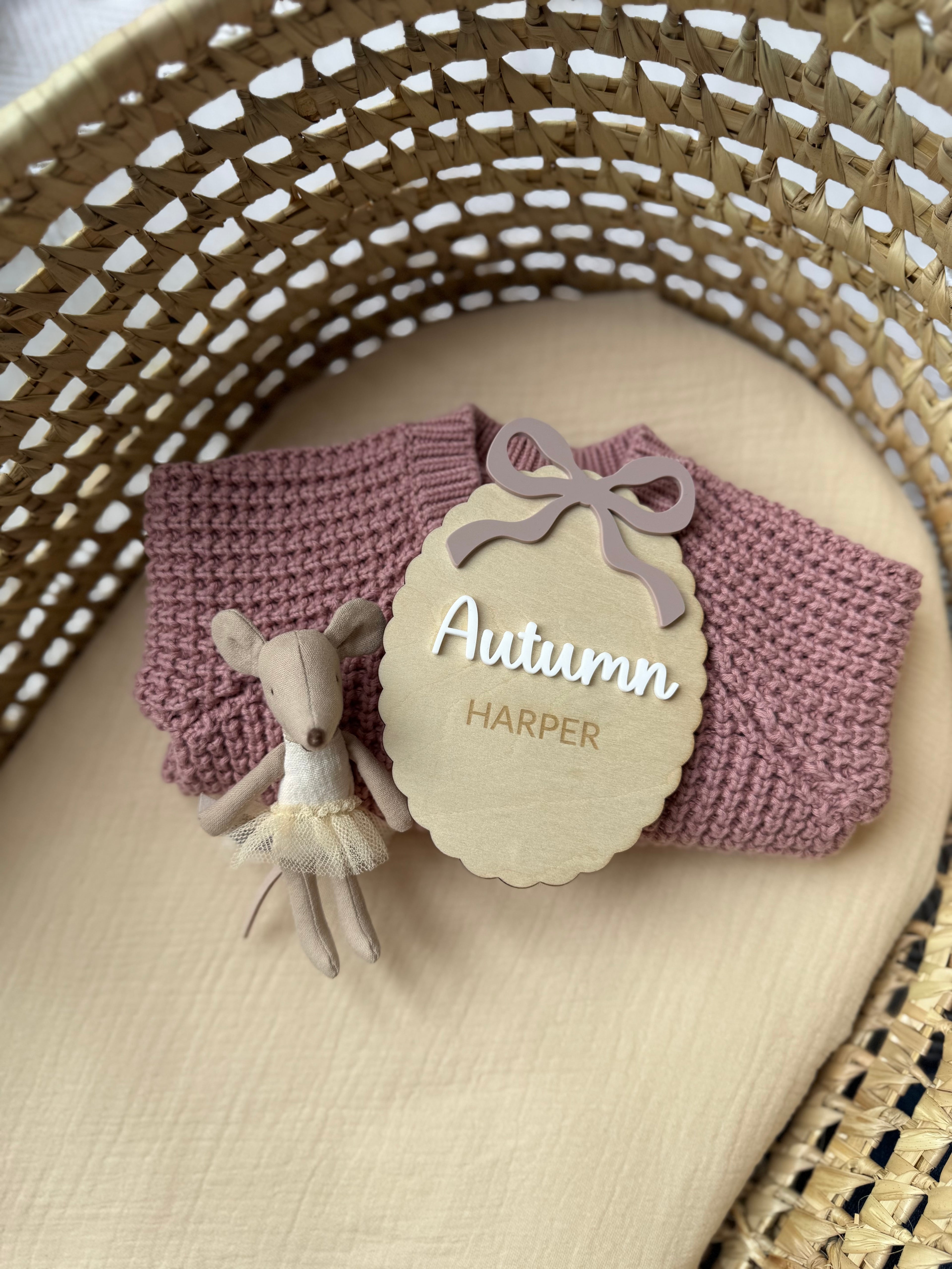 Bow / scalloped name wooden plaque image 0